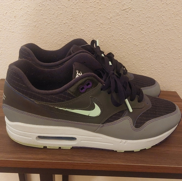 Mens Nike Air Max 1 Future Swoosh Pack size 11 gently used. In Good condition - Picture 2 of 9